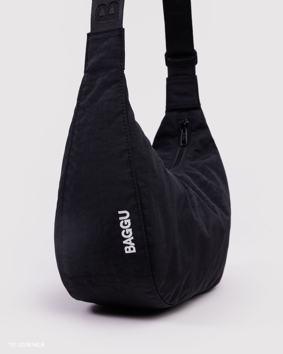 MEDIUM NYLON CRESCENT BAG - US 0972