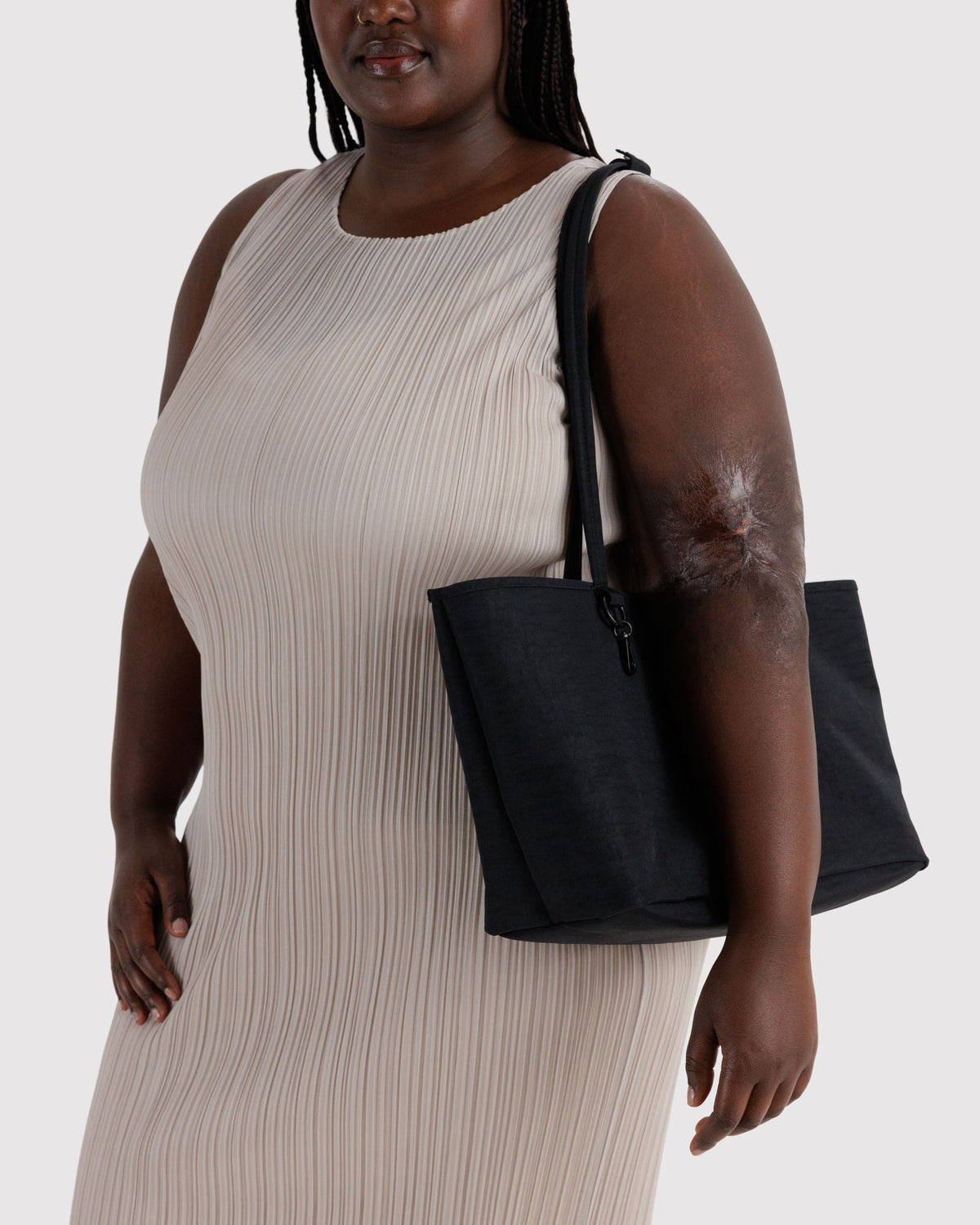 MEDIUM NYLON REVERSIBLE TOTE - US 7234