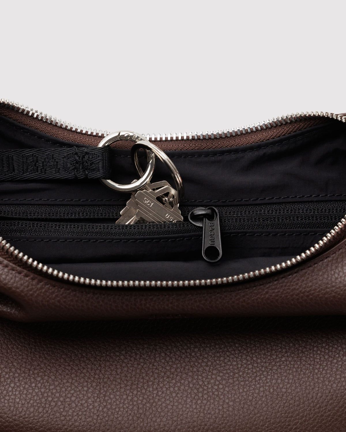 SMALL RECYCLED LEATHER FLAT CRESCENT - US 1433