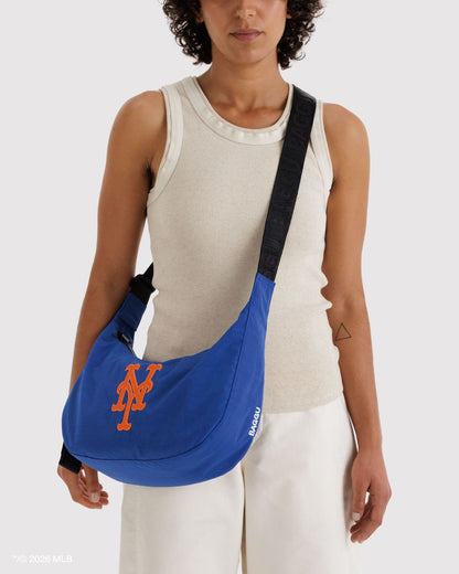 MEDIUM NYLON CRESCENT BAG - US 7141
