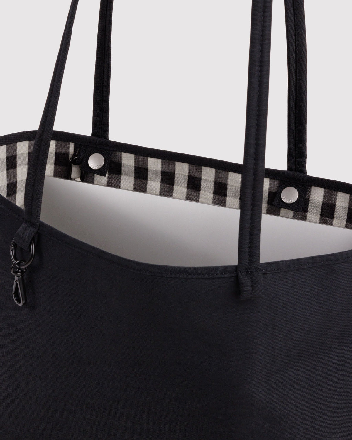 MEDIUM NYLON REVERSIBLE TOTE - US 7234